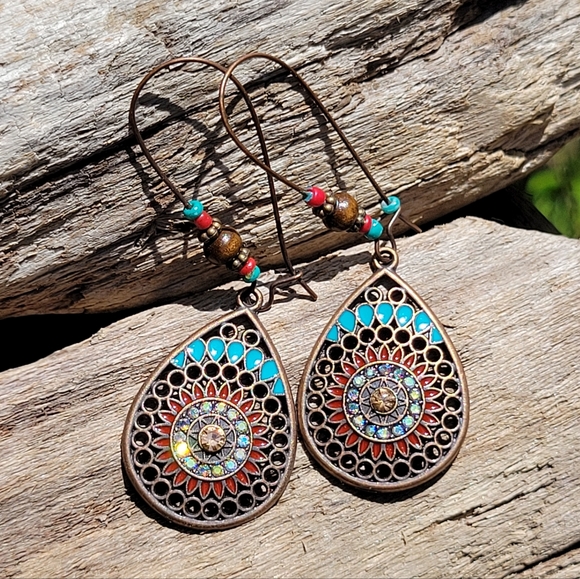 Hollow Cut Medallion Drop Western Bling Earrings - Picture 4 of 6
